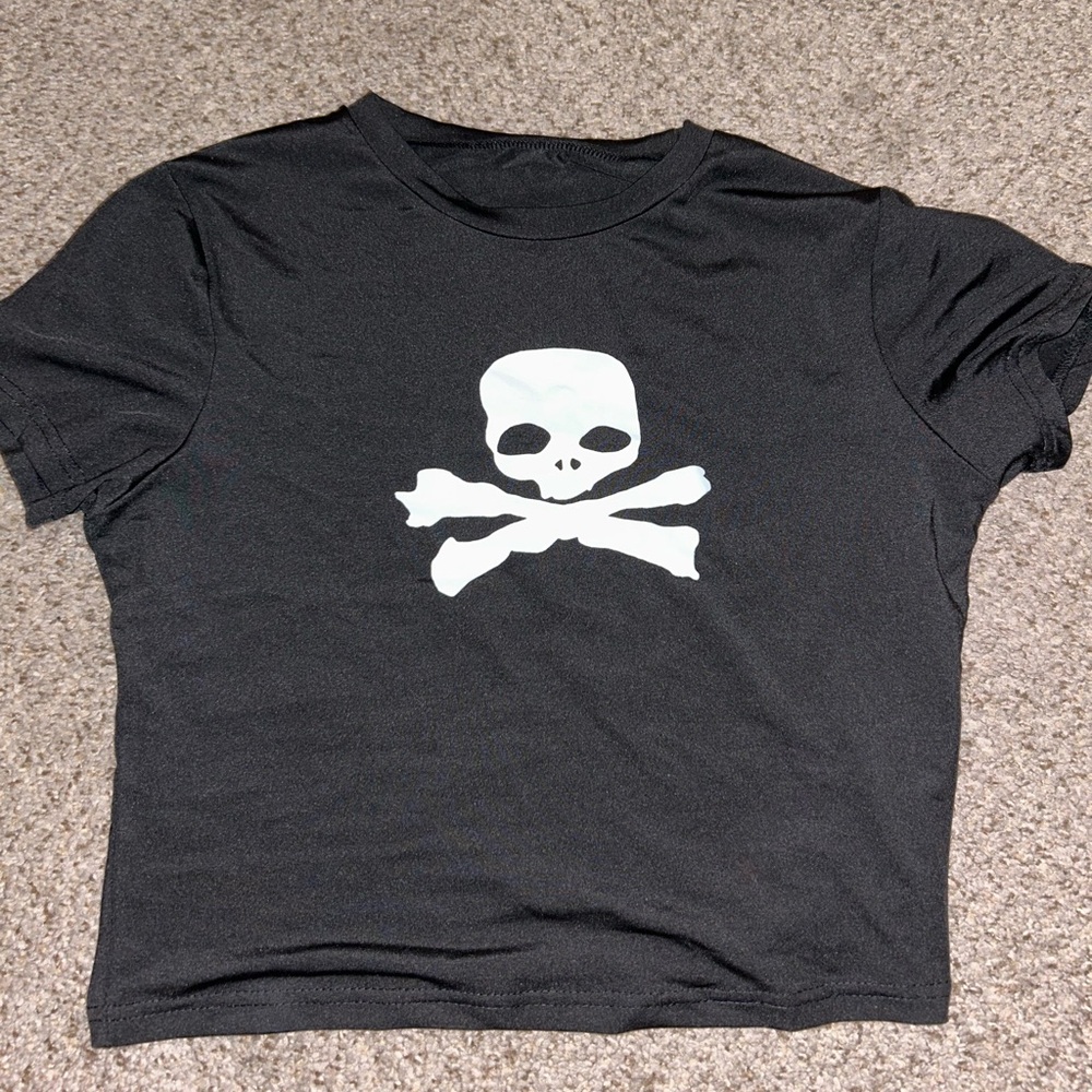 Black Skull Graphic Crop Top